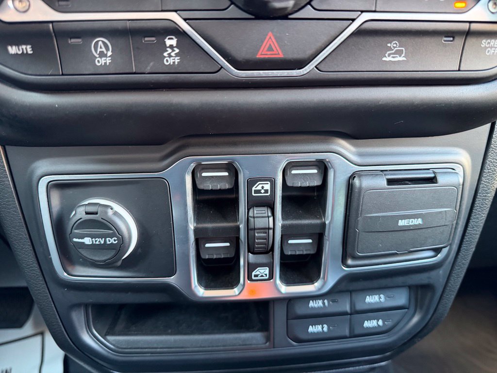 Used 2023 Jeep Gladiator Sport AWD/4WD image 15