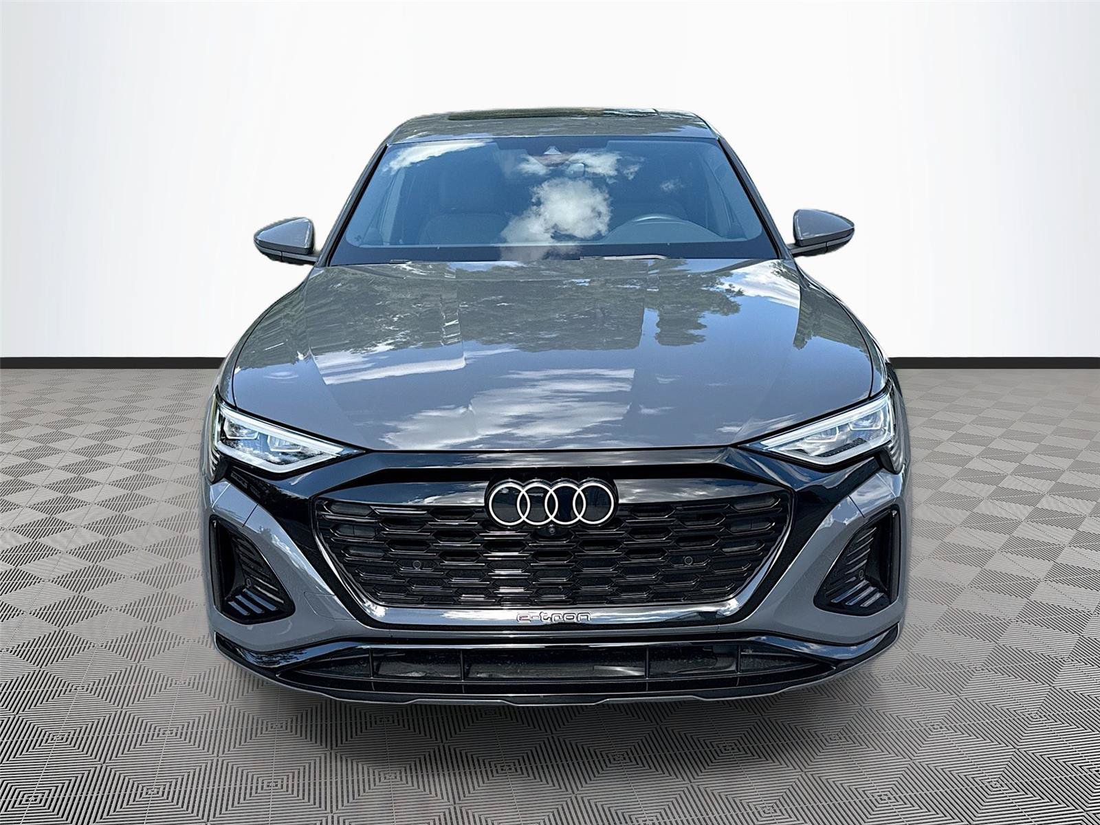 Used 2024 Audi Q8 e-tron Premium Plus w/ Premium Plus Package AWD/4WD image 2