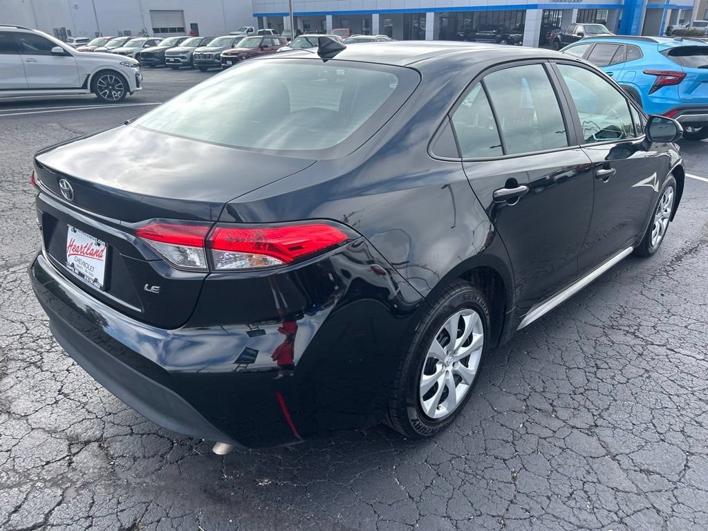 Used 2025 Toyota Corolla LE FWD image 5