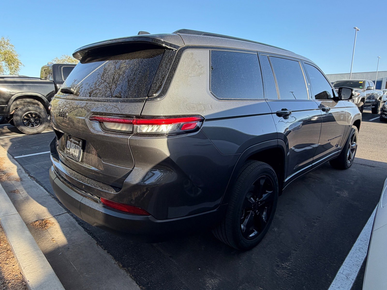 Used 2023 Jeep Grand Cherokee L Laredo AWD/4WD image 3