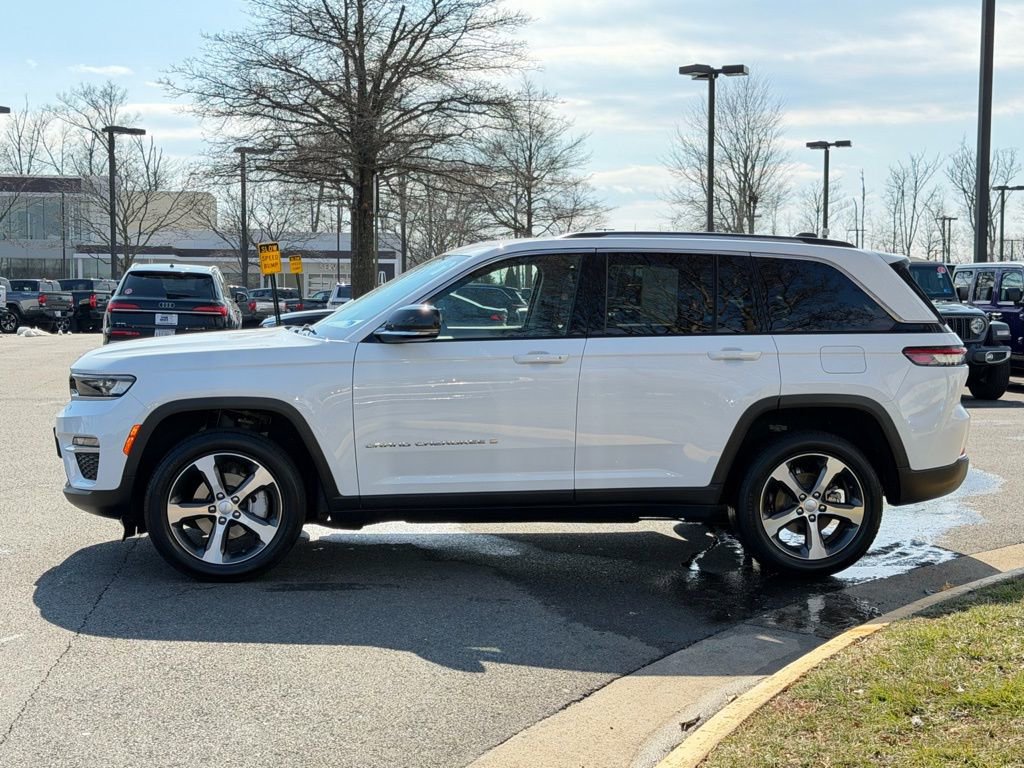 Used 2023 Jeep Grand Cherokee Limited image 11