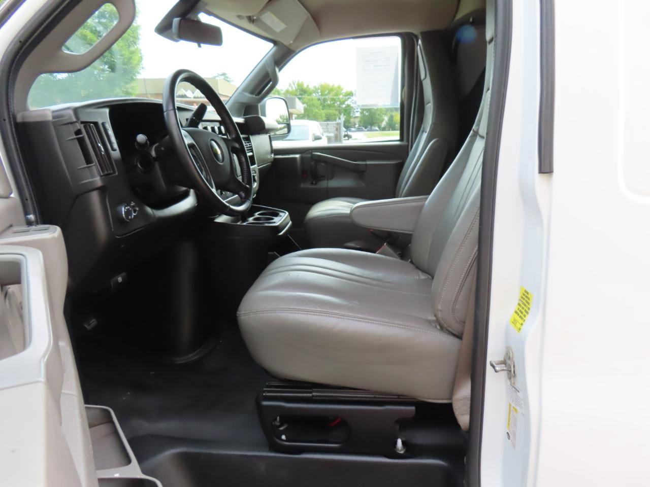 Used 2020 Chevrolet Express 3500 w/ Driver Convenience Package RWD image 15