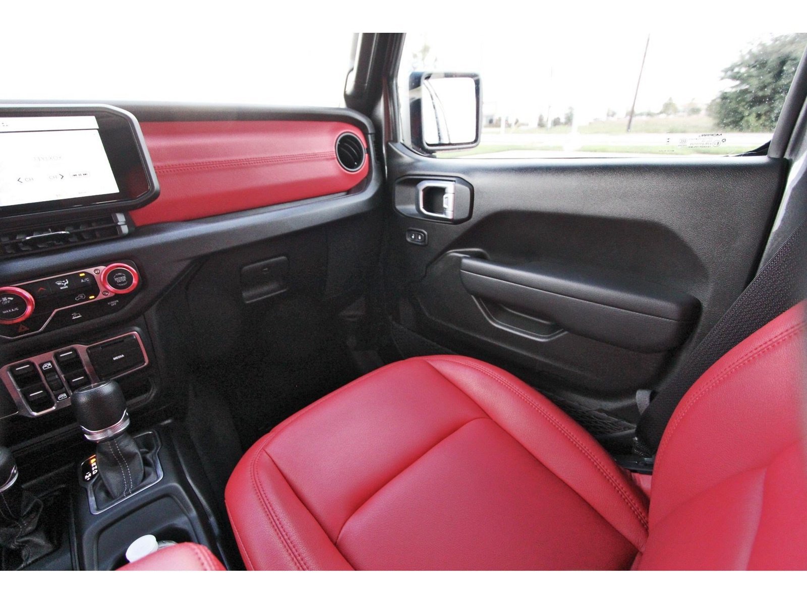 Used 2025 Jeep Gladiator Sport AWD/4WD image 11