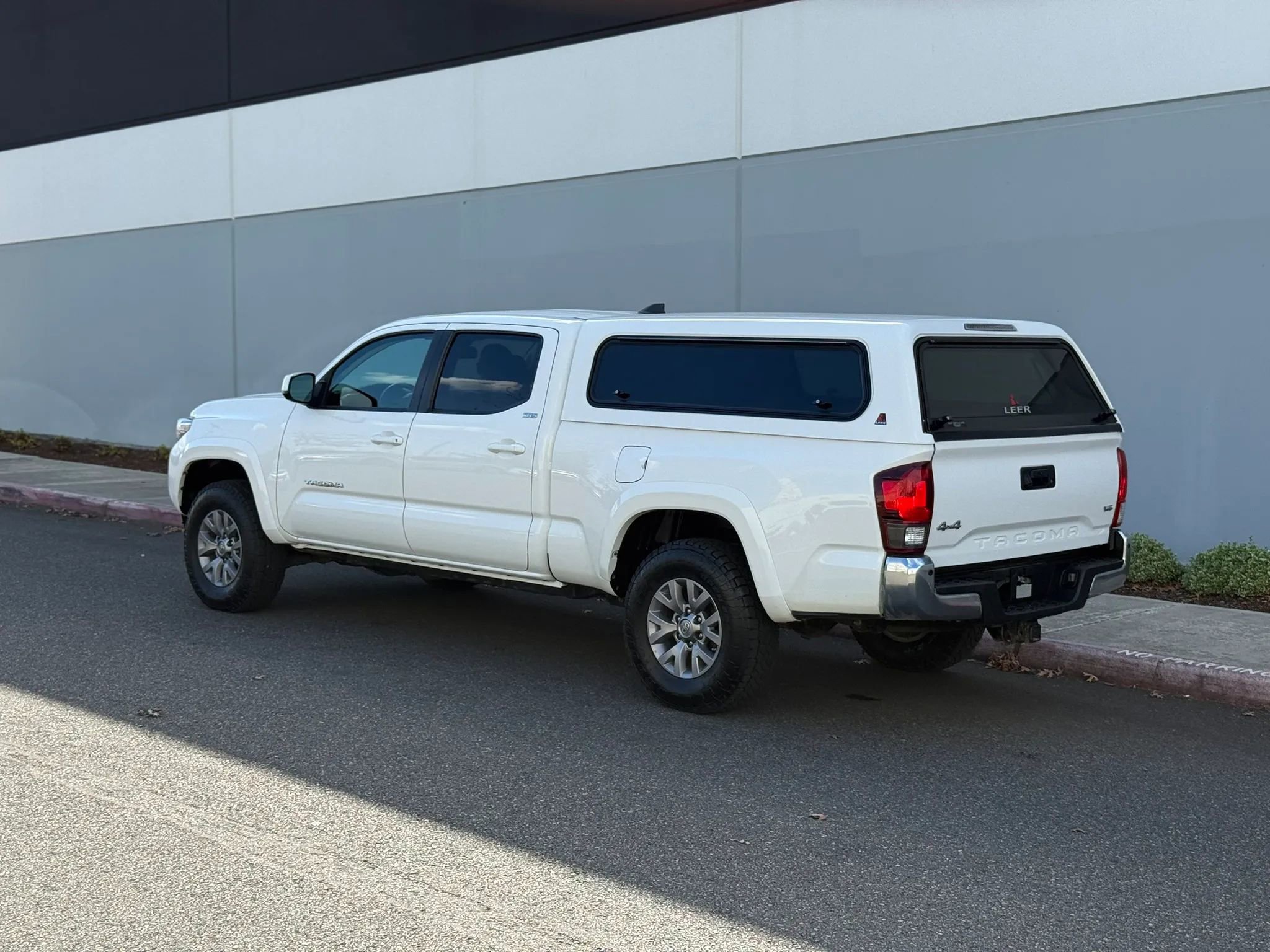 Used 2019 Toyota Tacoma SR5 AWD/4WD image 4