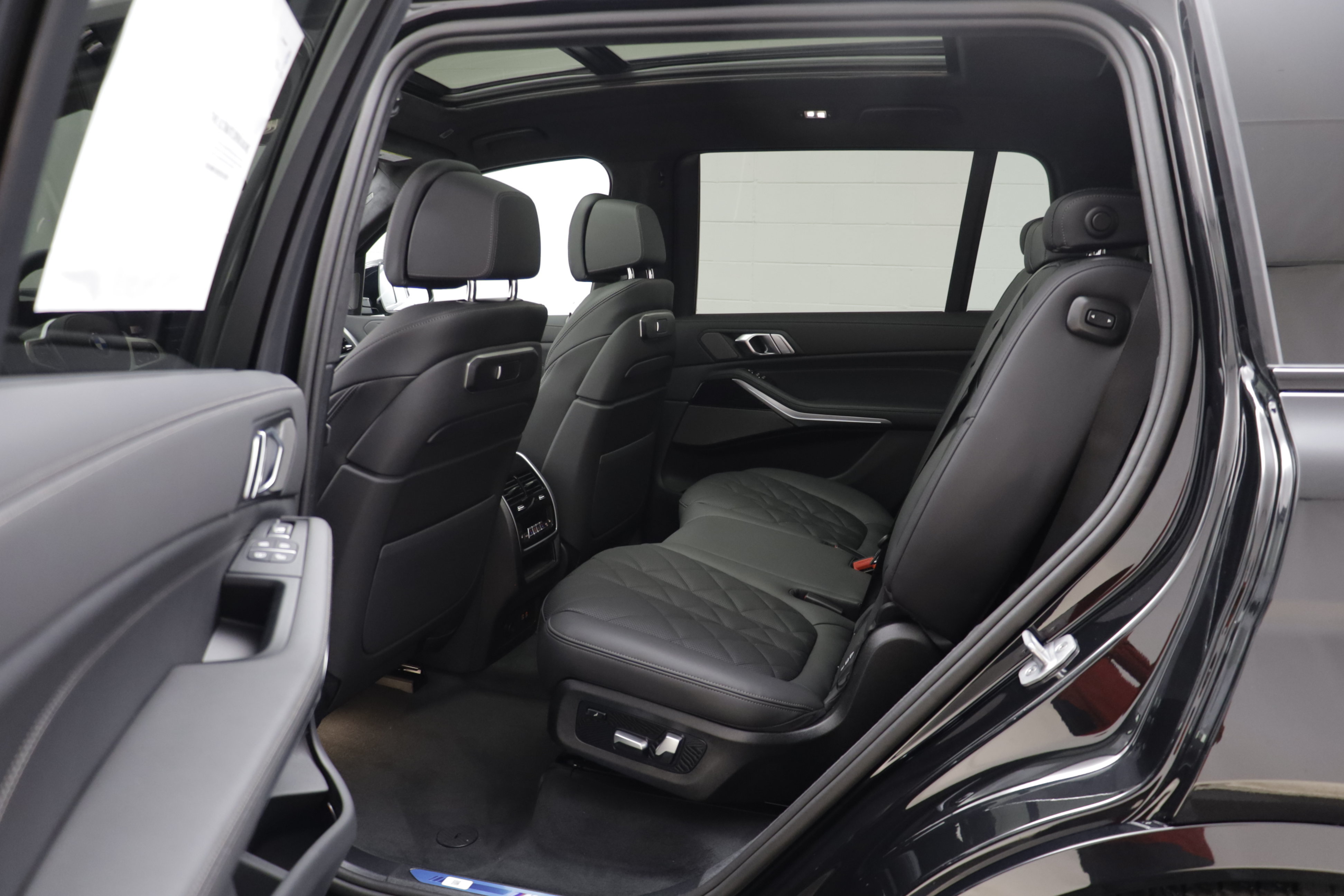 New 2027 BMW X7 xDrive40i w/ M Sport Package AWD/4WD image 14
