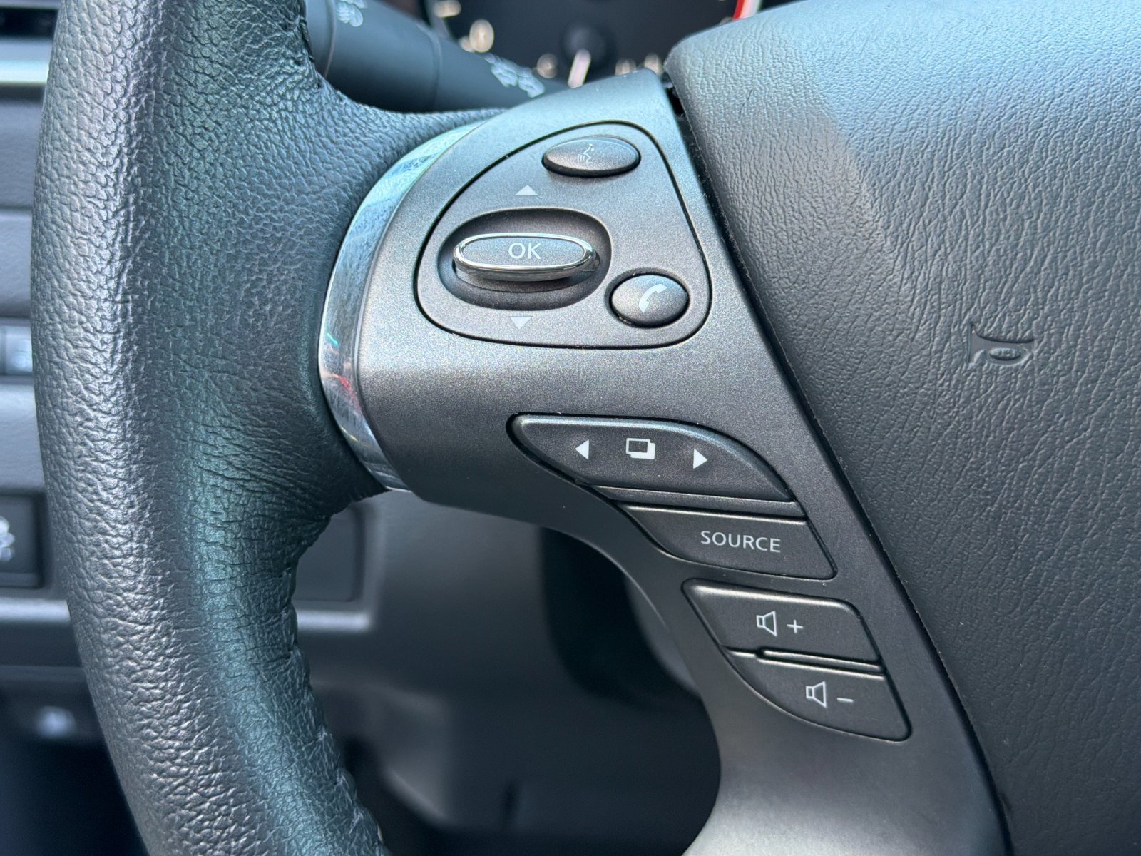 Used 2023 Nissan Murano SV FWD image 28