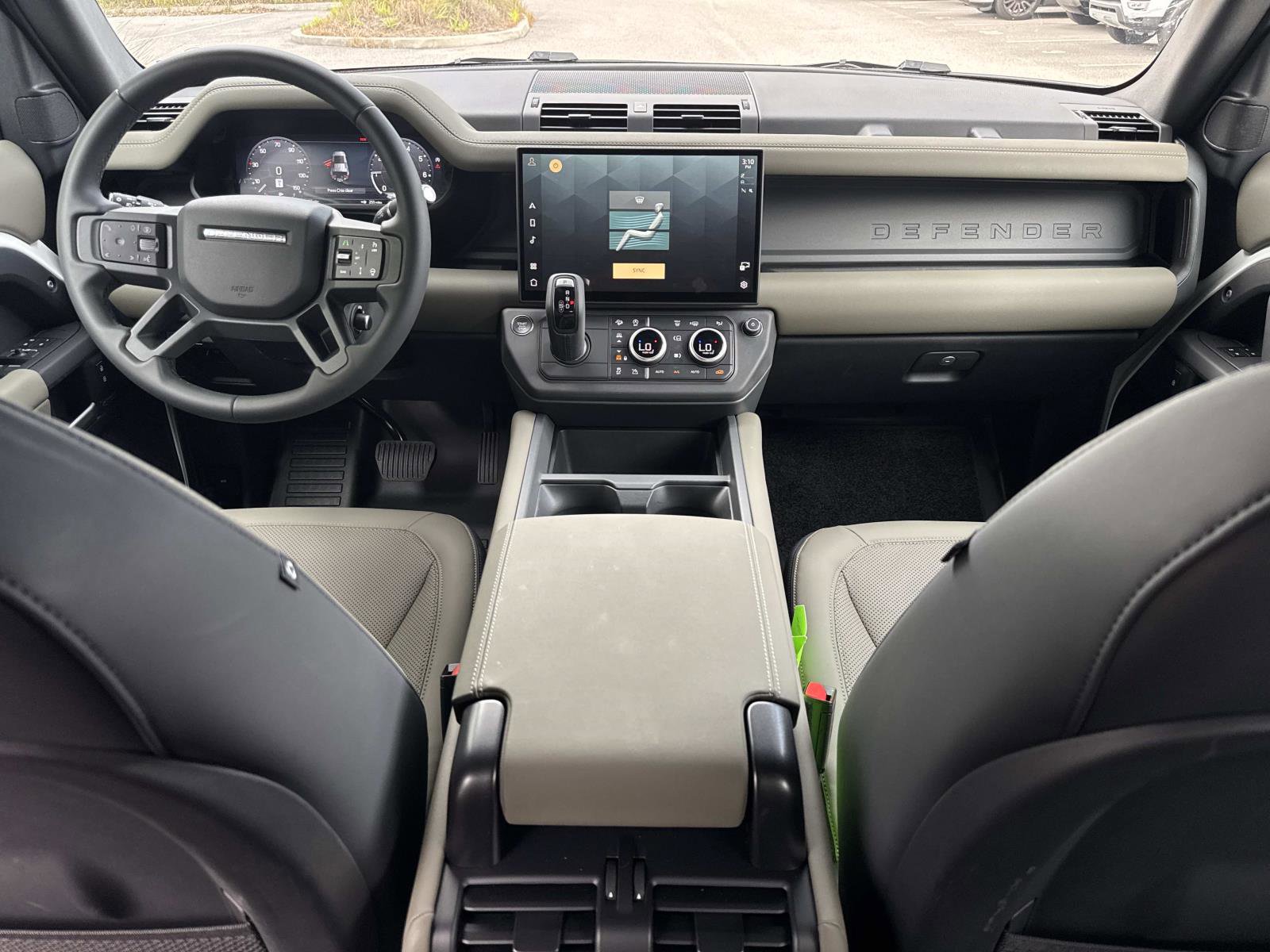 Used 2026 Land Rover Defender 110 X-Dynamic SE AWD/4WD image 15
