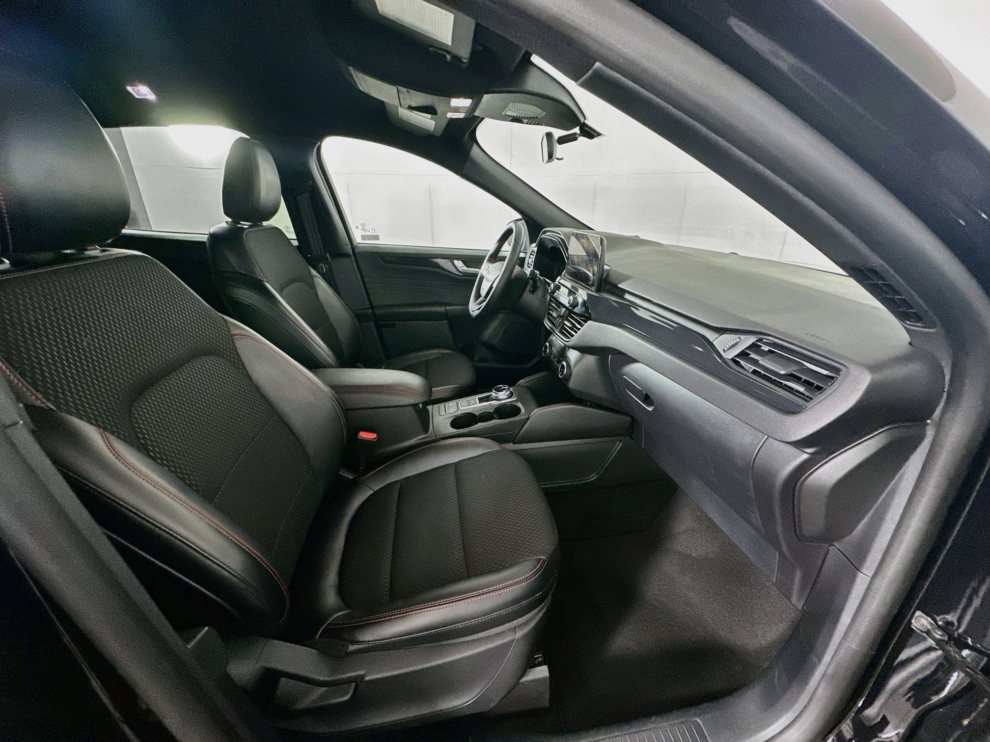 Used 2025 Ford Escape ST-Line FWD image 28