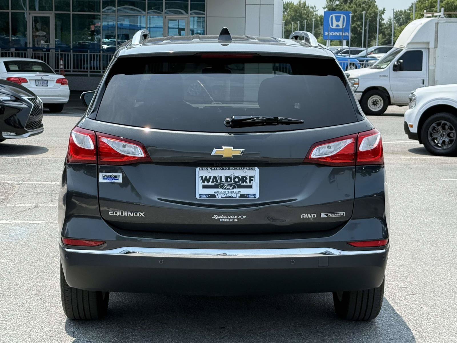Used 2018 Chevrolet Equinox Premier AWD/4WD image 3