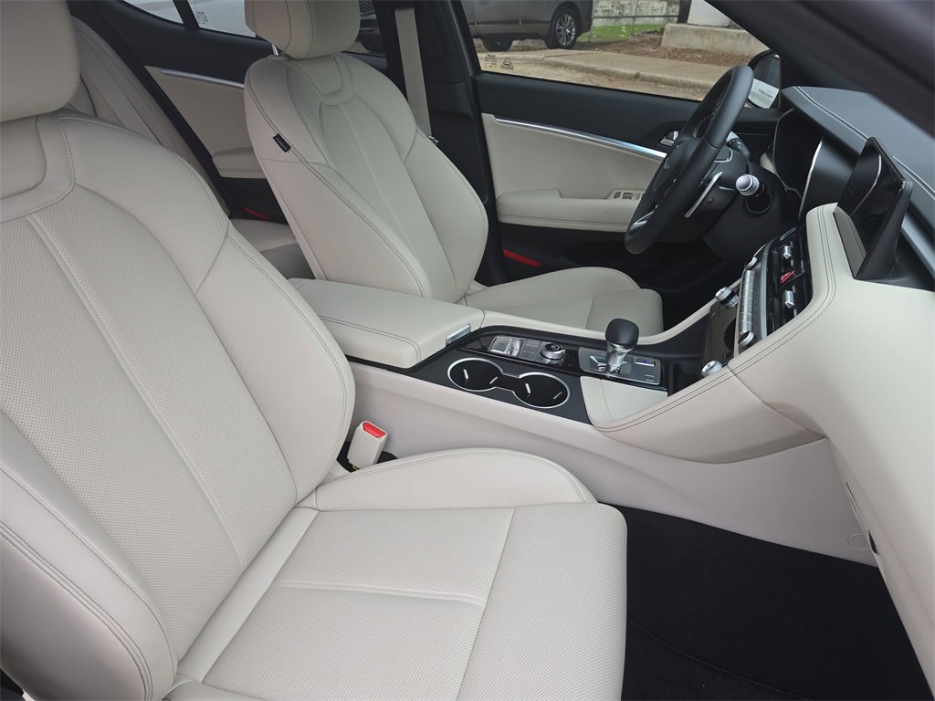 Used 2026 Genesis G70 2.5T image 10