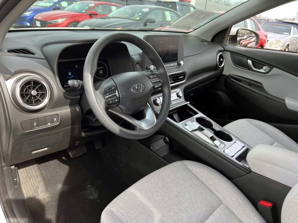 Certified 2023 Hyundai Kona SE w/ Cargo Package image 9