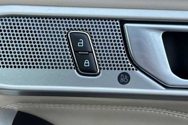 Used 2023 Ford Explorer Limited image 22