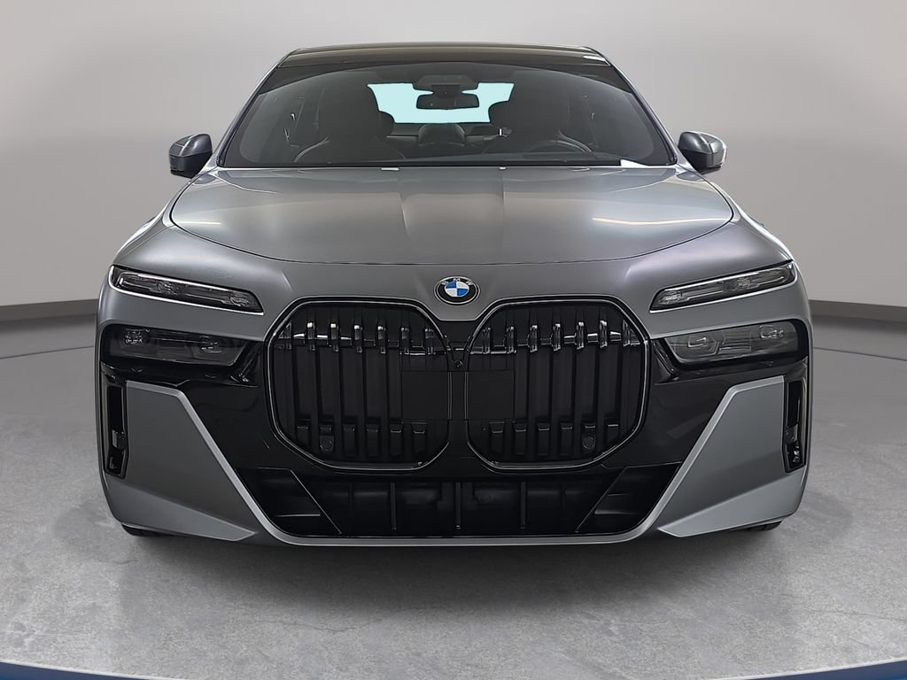 Used 2026 BMW 740i RWD image 3