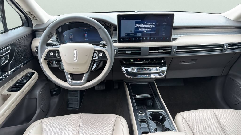 Used 2024 Lincoln Corsair AWD w/ Equipment Group 101A image 27