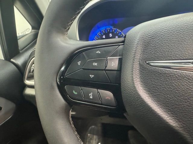 Used 2025 Chrysler Pacifica Limited image 15