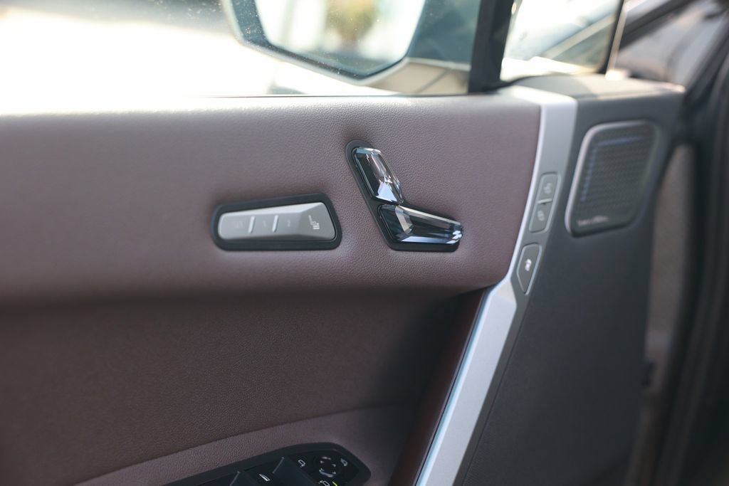 Used 2025 BMW iX M60 AWD/4WD image 19