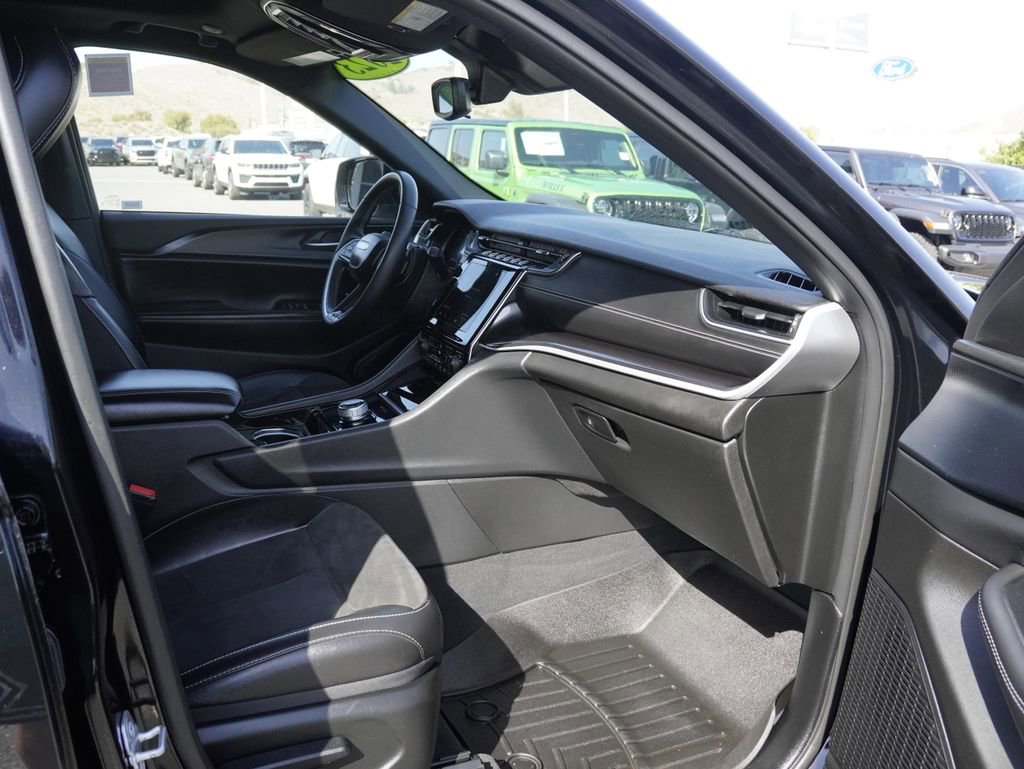 Used 2023 Jeep Grand Cherokee Altitude AWD/4WD image 23