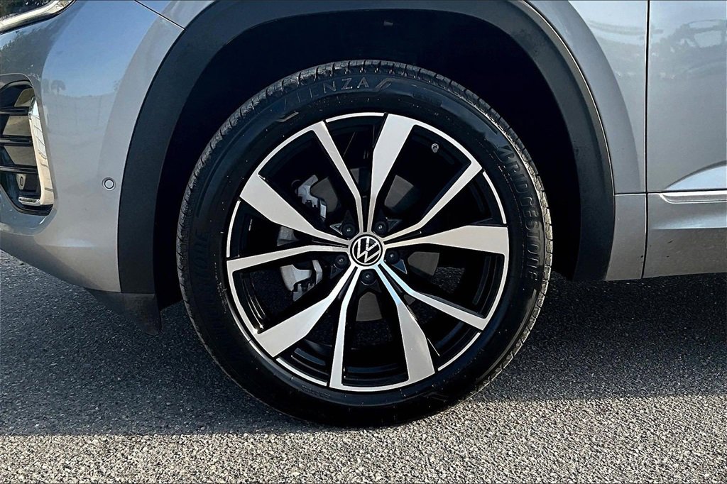 Used 2025 Volkswagen Atlas SEL Premium R-Line image 13