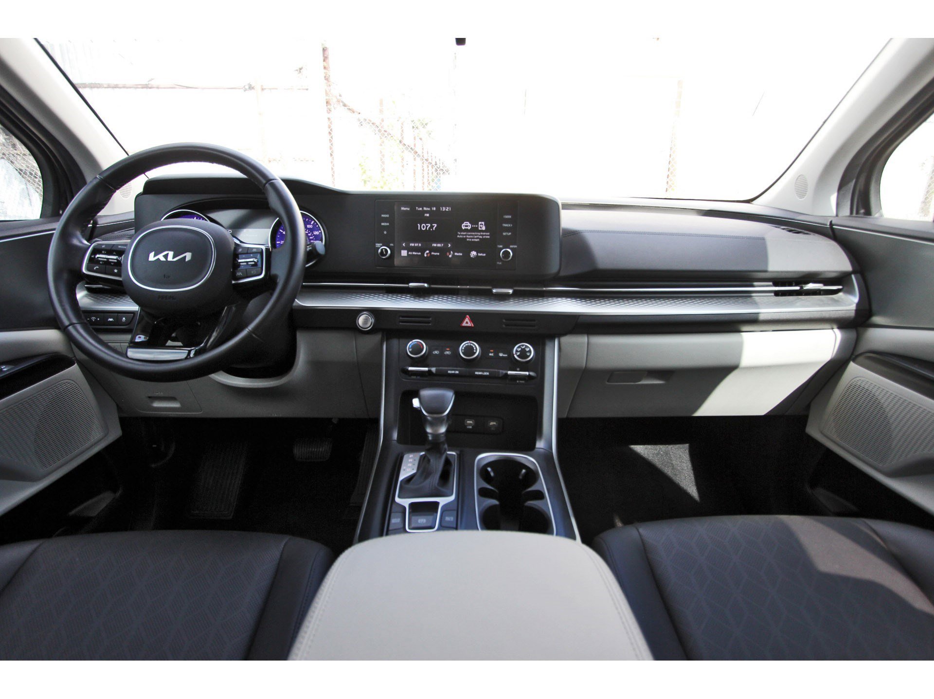 Certified 2024 Kia Carnival LX image 11