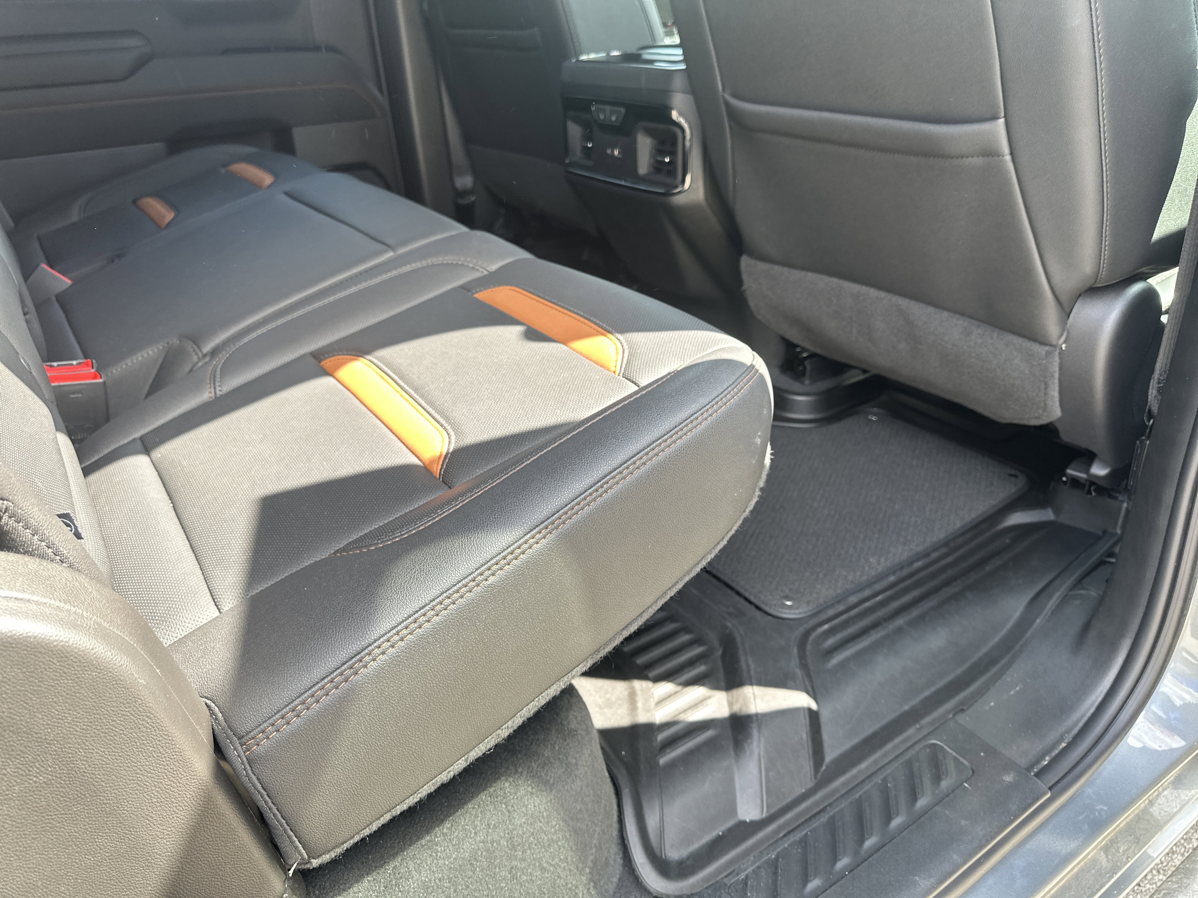 Used 2024 GMC Sierra 1500 AT4 w/ Technology Package image 29