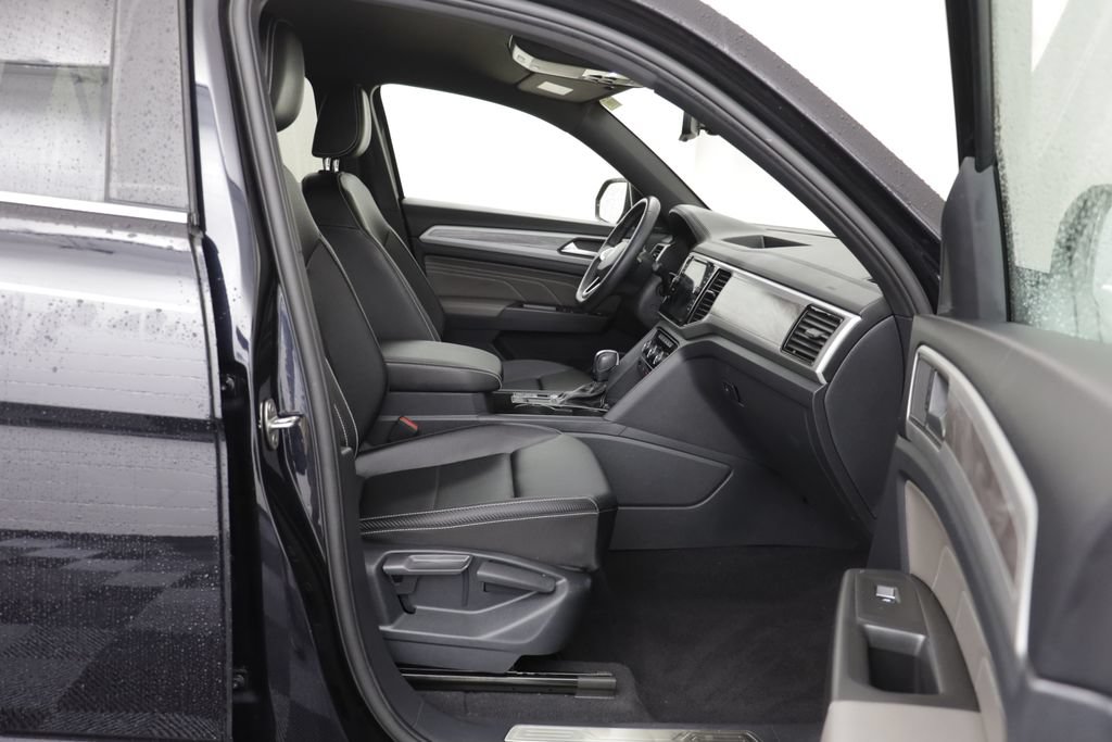 Used 2023 Volkswagen Atlas Cross Sport SE w/ Black Wheel Package FWD image 18