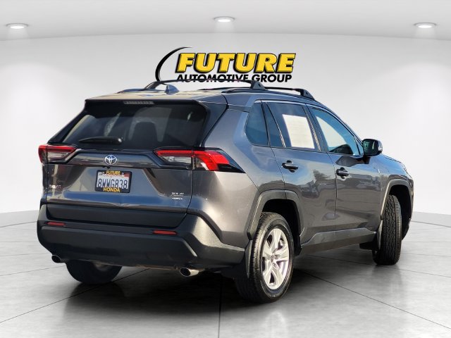 Used 2021 Toyota RAV4 XLE w/ Convenience Package AWD/4WD image 4