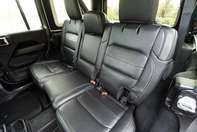 Used 2019 Jeep Wrangler Unlimited Sahara w/ Quick Order Package 24M Moab image 29