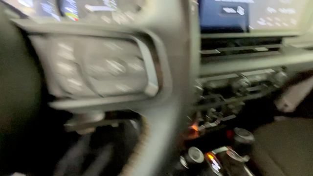 Used 2024 Jeep Wrangler Unlimited AWD/4WD image 28