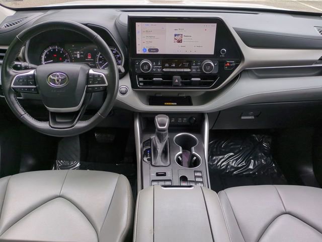 Used 2023 Toyota Highlander XLE image 14