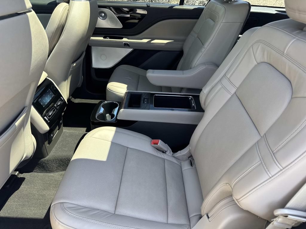Used 2023 Lincoln Aviator Reserve w/ Equipment Group 201A RWD image 20