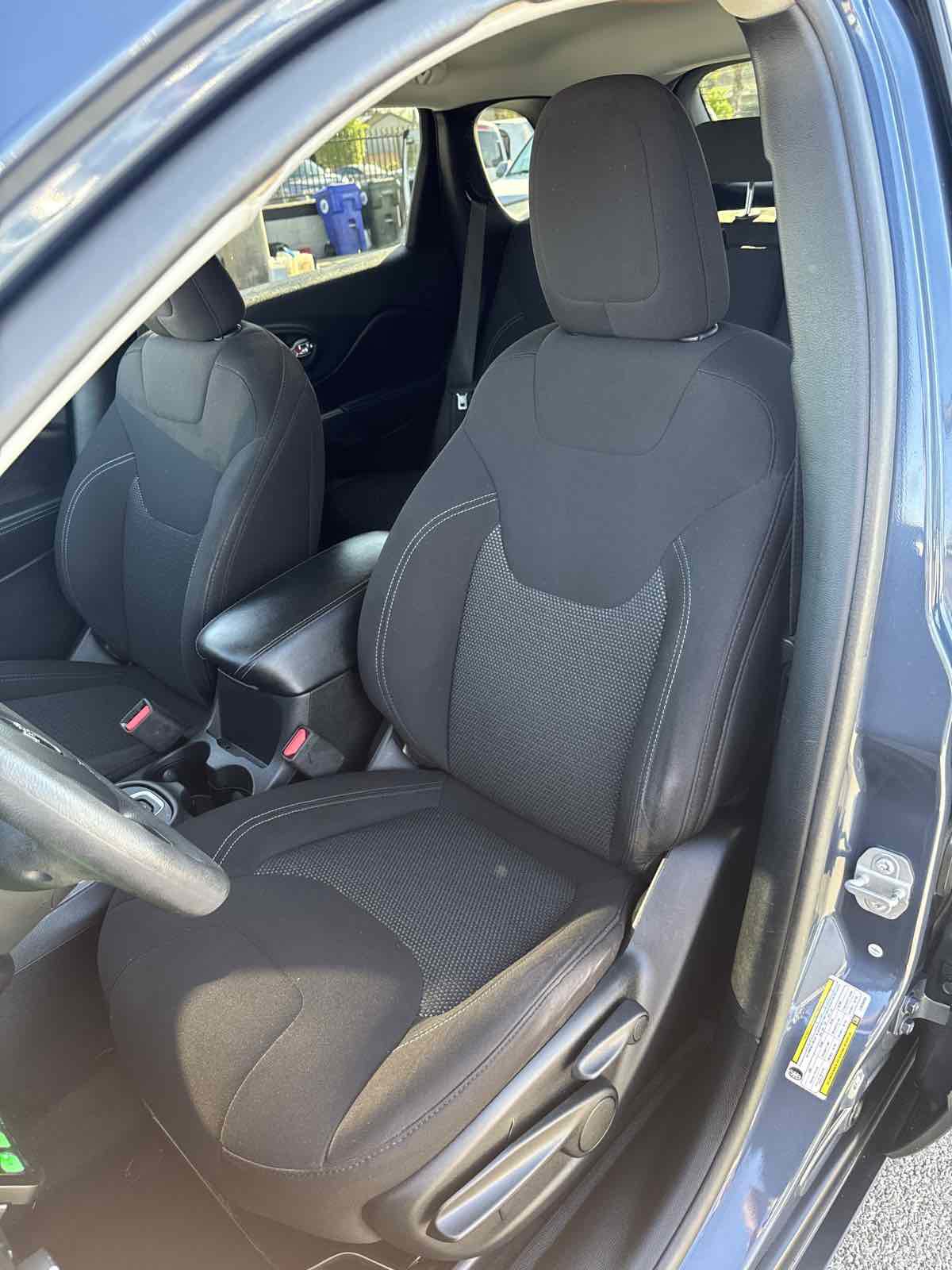 Used 2020 Jeep Cherokee Latitude FWD image 8