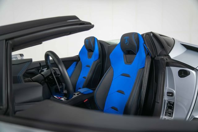Used 2023 Lamborghini Huracan EVO RWD image 16