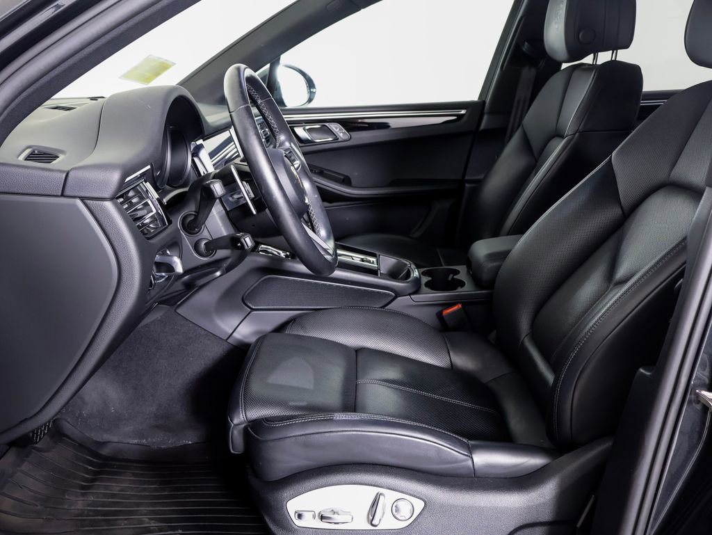 Certified 2023 Porsche Macan AWD/4WD image 5