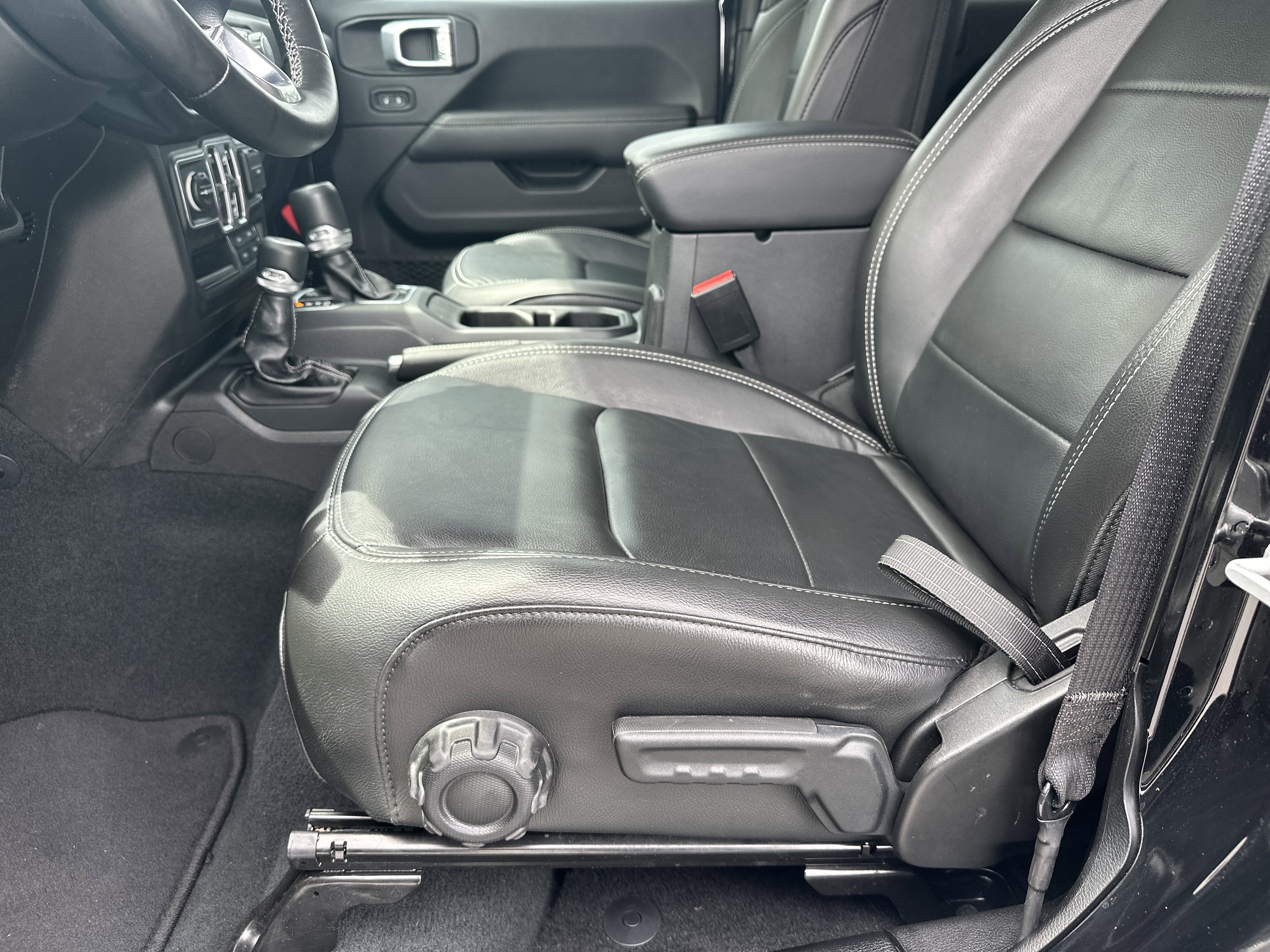 Used 2023 Jeep Wrangler Sahara w/ Cold Weather Group image 11