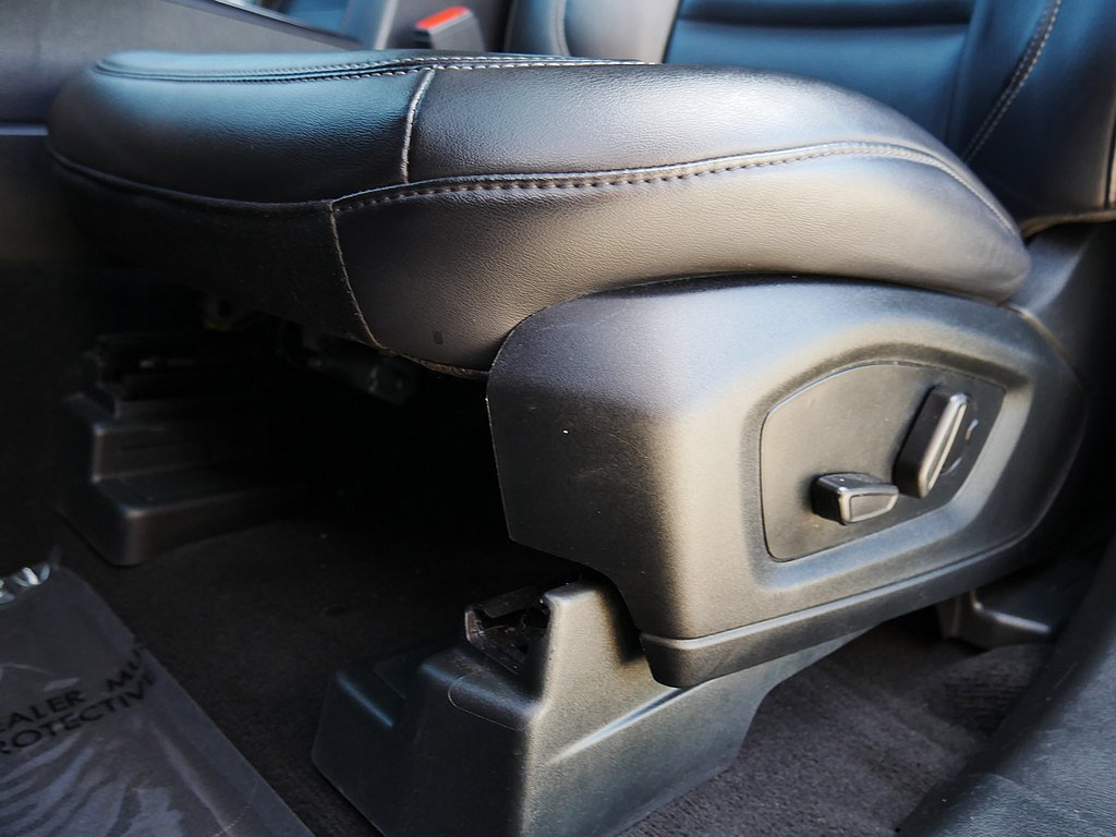 Used 2023 Ford Explorer XLT w/ Equipment Group 202A AWD/4WD image 13