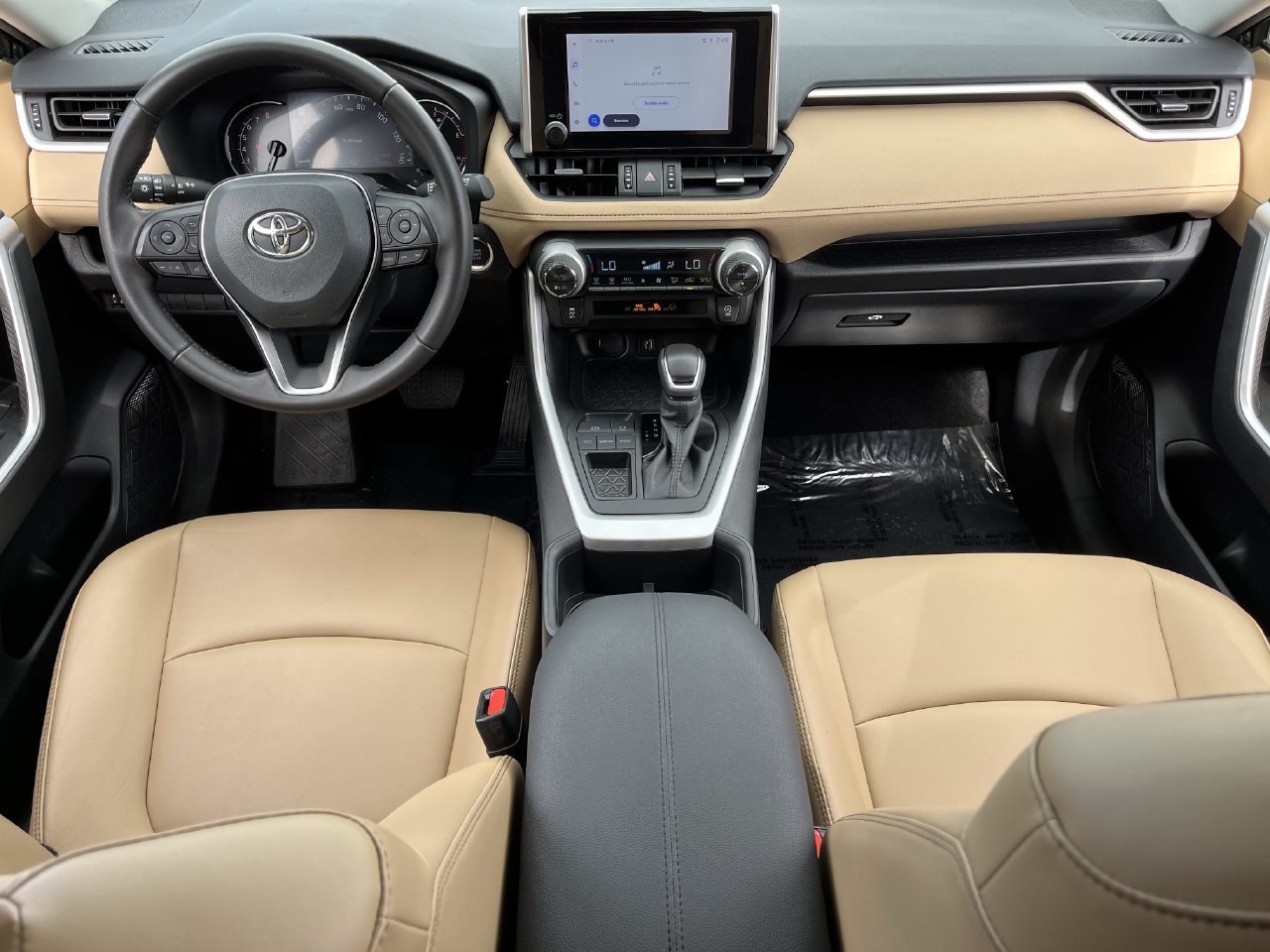 Used 2025 Toyota RAV4 XLE Premium FWD image 9