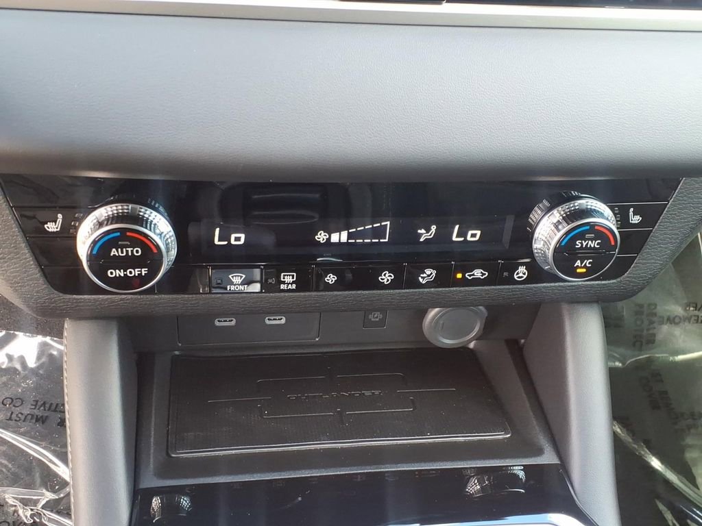 Used 2026 Mitsubishi Outlander LE FWD image 22
