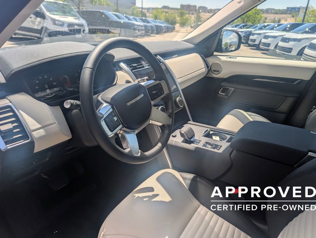 Used 2025 Land Rover Discovery S AWD/4WD image 22