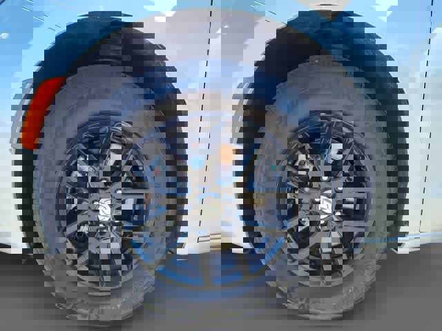 Used 2023 Chrysler Voyager LX image 9