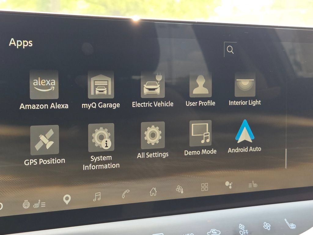 New 2026 Nissan Leaf Platinum+ w/ Cargo Package (Platinum+) FWD image 5