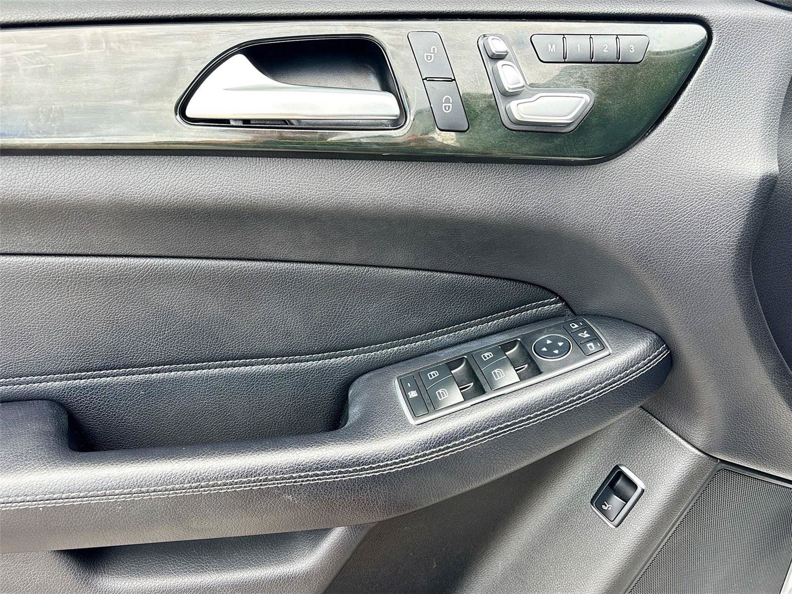 Used 2019 Mercedes-Benz GLE 400 4MATIC w/ Premium 1 Package image 19