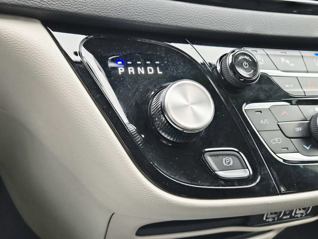 Used 2024 Chrysler Pacifica Touring-L image 30