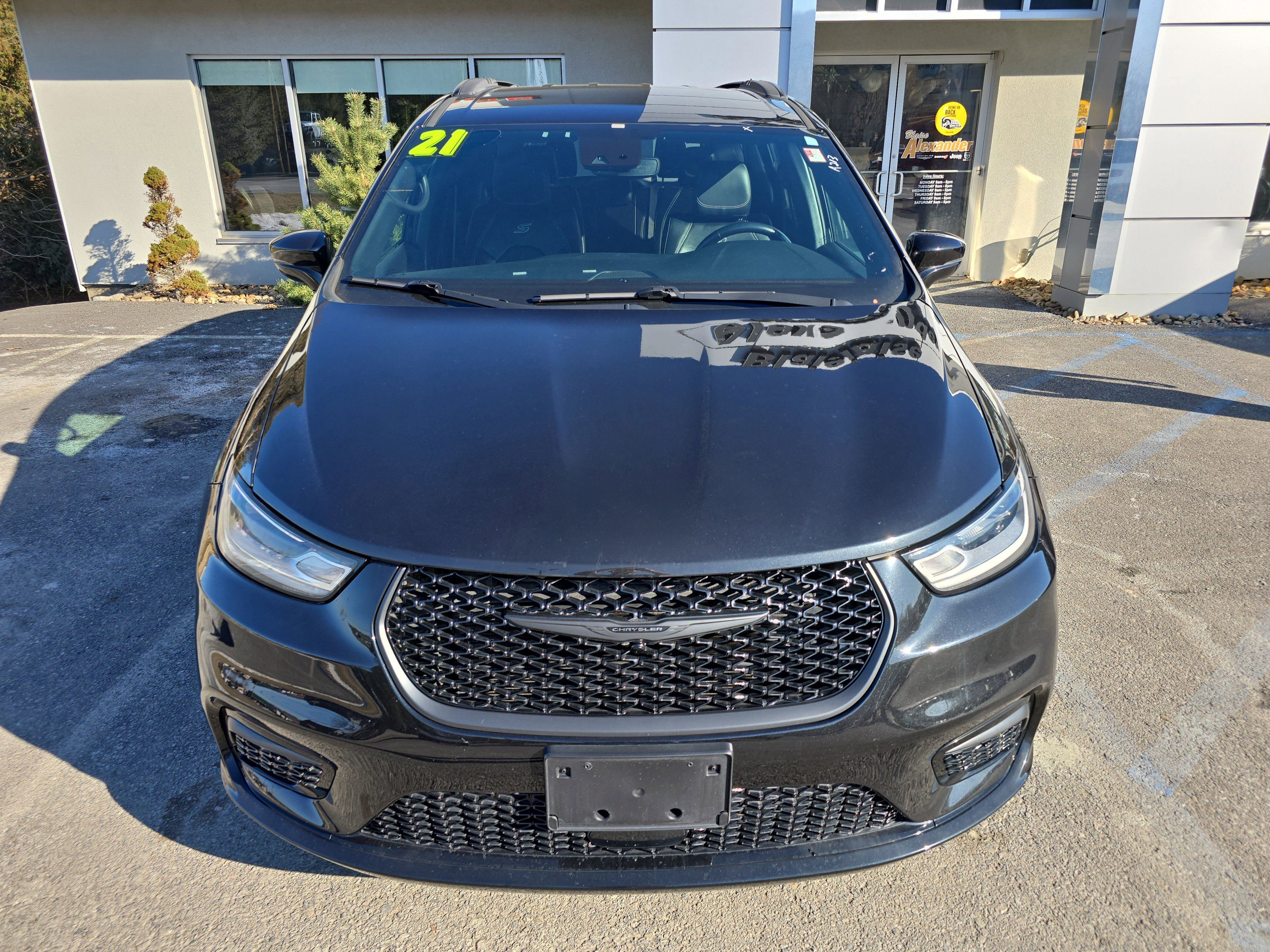 Used 2021 Chrysler Pacifica Touring-L w/ S Appearance Package image 9