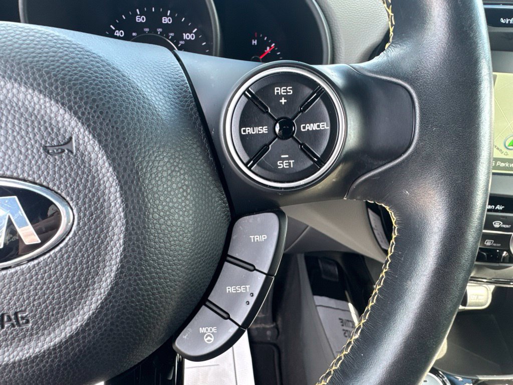 Used 2015 Kia Soul + w/ Primo Package FWD image 24
