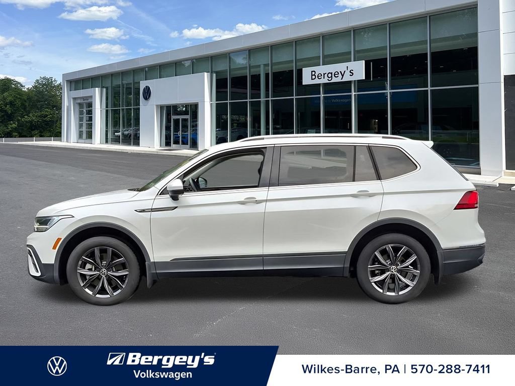 Certified 2023 Volkswagen Tiguan SE w/ Panoramic Sunroof Package FWD image 9