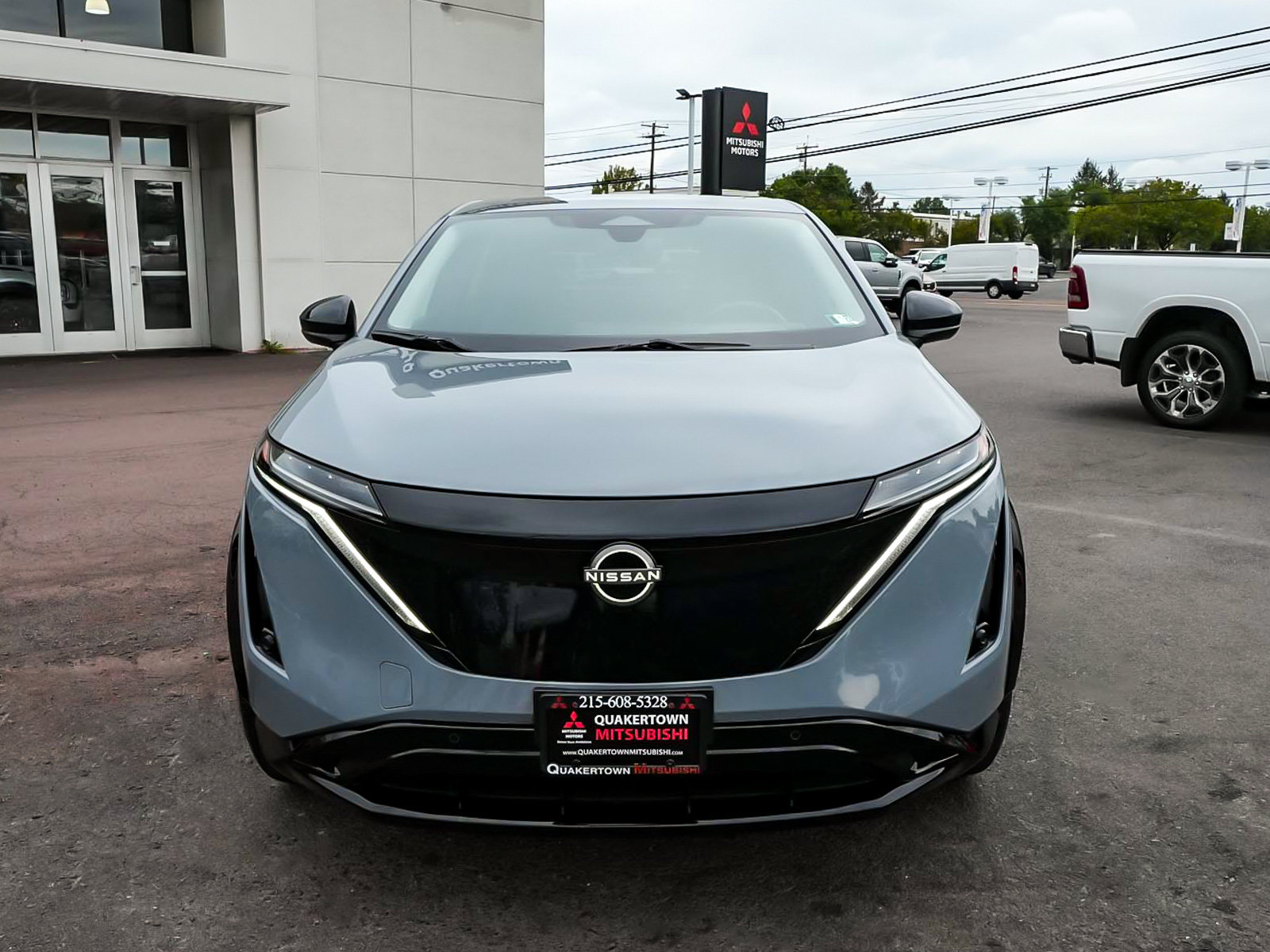 Used 2025 Nissan Ariya AWD image 2