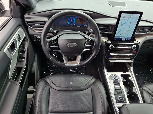 Used 2023 Ford Explorer Platinum w/ Technology Package AWD/4WD image 12