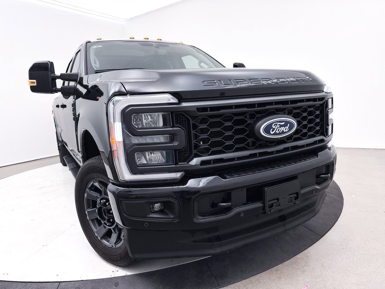 Used 2023 Ford F250 Lariat w/ Lariat Ultimate Package image 9