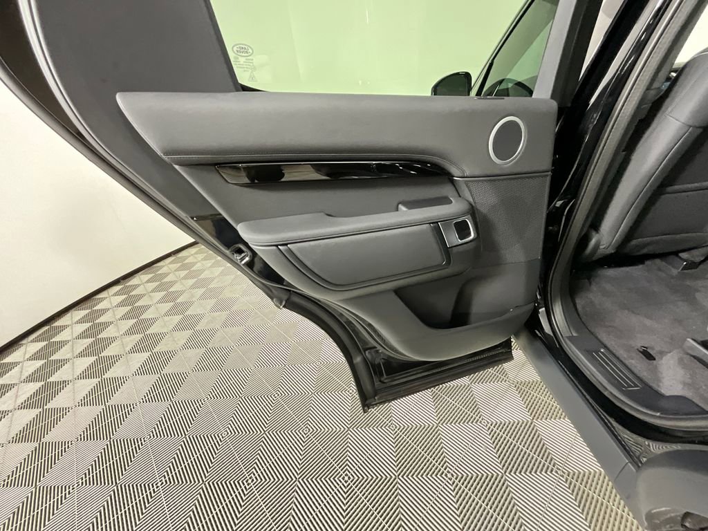 Certified 2025 Land Rover Discovery S image 27