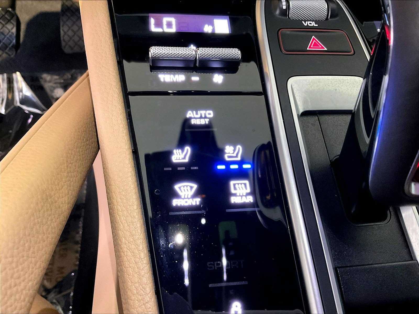 Certified 2023 Porsche Cayenne Coupe AWD/4WD image 37